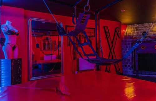 Playroom XXL Loft LOVE Room avec Espace spa Terrasse vue sur les toits Salle de jeux pour adultes Libourne centre 10 min de St Emilion Proche Bordeaux - Foto 5