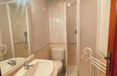 Entire 3 bed rooms Apartment with Private wc ! - Foto 7