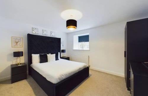 Modern 4 Bed Walk to Pubs, Shops and Countryside - Photo 2