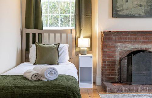 8 Bedroom House in Barwell Sleeps 15 with Parking - Foto 20