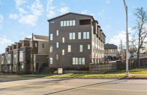 Walk to 12 South and Belmont with Garage FirePit and Patio - Foto 49