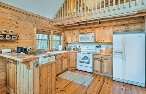 10 Mi to Lake Lure Mtn-View Cabin with Deck and Loft! - Foto 10