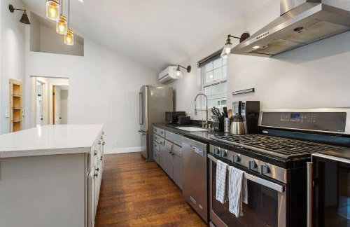 Downtown Culver City House w/ Backyard, AC & Garage - Foto 8