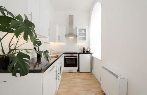 Shoreditch Loft w 100inch Cinema, Premium Mattress & Hammock, by the Design Traveller - Foto 8