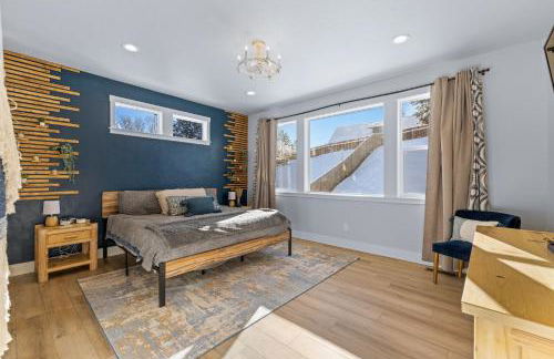 New Mountain Bluebird - walk to lake, golf, and town - game rm - family friendly - sleeps 14 - Photo 12