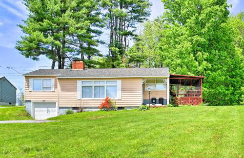 Mayfield Home with Private Dock on Lake Sacandaga! - Foto 1