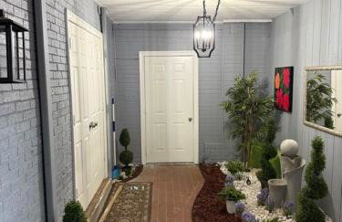 Stylish Remodeled 23 Large beds Near Elvis Presley - Foto 23