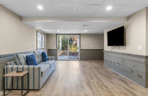 Cozy Spacious Home Walk to the Beach and 1 Mile to Downtown Hyannis - Photo 13