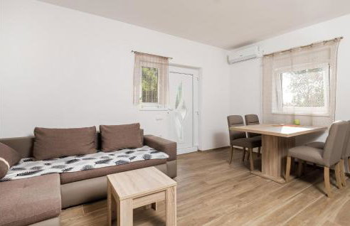 6 Bedroom Stunning Home In Lukovo - Foto 6