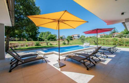 Villa Vala with a large yard near Pula - by Istrabook - Foto 6