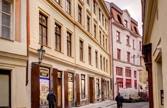 4 Arts Apartments by Adrez Living - Photo 41