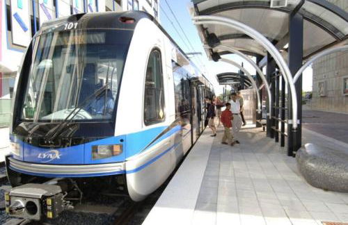 Studio Townhouse in Uptown King Bed-Wi-Fi-Full Kitchen- Washer & Dryer - Foto 19