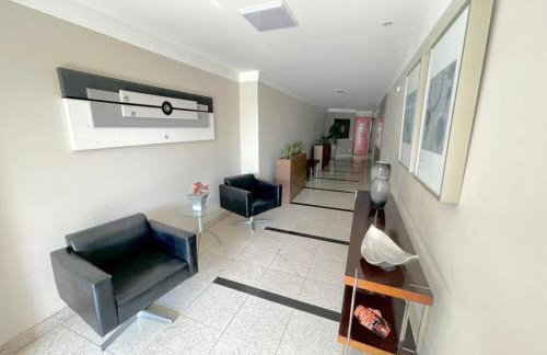 Apartamento Frente para o Mar - Varandão com Blindex - Vista para o Mar - 1 Suite e mais 2 Quartos-Ar Condicionado - 2 Vagas - BEIRA MAR - 70 metros da Praia ,TVS SMART GERAL -WI-FI -DISNEY PLUS- PORT 24 HORAS-KIT PRAIA-ROUPA DE CAMA 2 XCASAIS - Foto 20