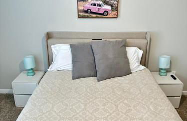 Comfortable 2BR Getaway Close to The Woodlands - Foto 19