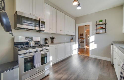 Charming Getaway, Walk to Windsor Lake and Downtown! - Foto 10