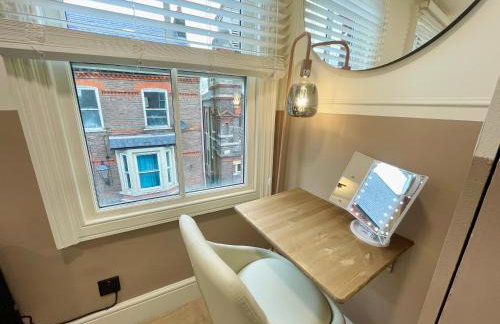 A4 HighTown Studio Apartment, Steps from Luton Train Station - Foto 7