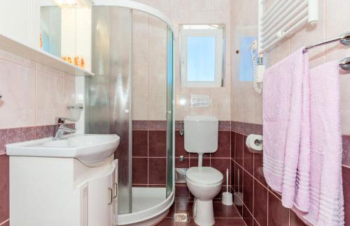 Apartments Ivan Sea View in Peaceful Lun - Photo 10