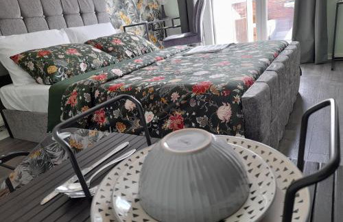 Cosy and Private with 55"TV and Dedicated Toilet Shower Space - Foto 25