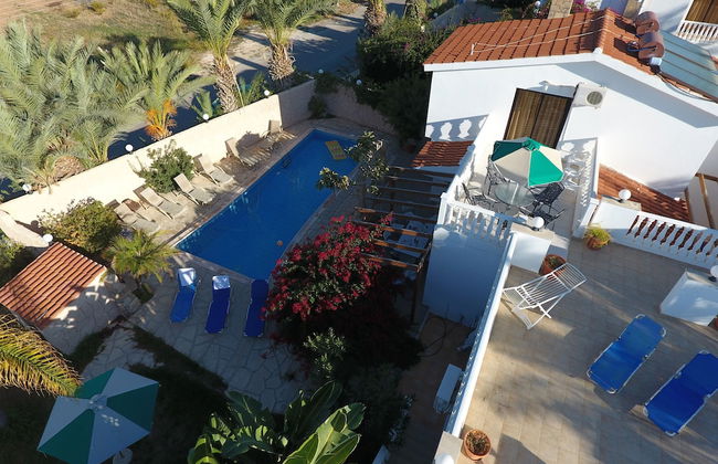 Lovely 7 Bedroom Villa !! - Photo 18