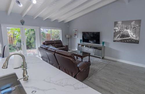 Spacious Fort Lauderdale HEATED Pool House, Grill and Beach 2.9 miles - Foto 17