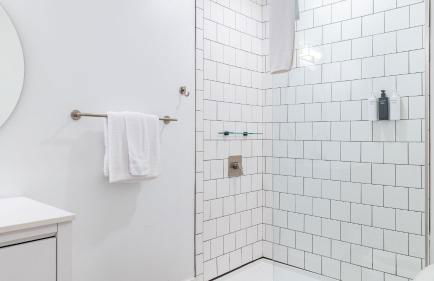 Dual Bachelor Pads w/ Rooftop Lounge & Games Sleeps 26 5 Min to Broadway - Foto 74