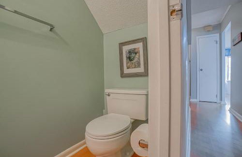 NEW LISTING! Two Bedrooms in A Building with Marsh and Ocean Views - Foto 23