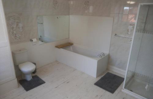 Springfield Gardens - 4 Bedroom House, 8 Beds, Close to J26 M1-A52 - Ilkeston - Long Eaton - Nottingham - Derbyshire - 400Mbs WiFi Free Parking! - Foto 11