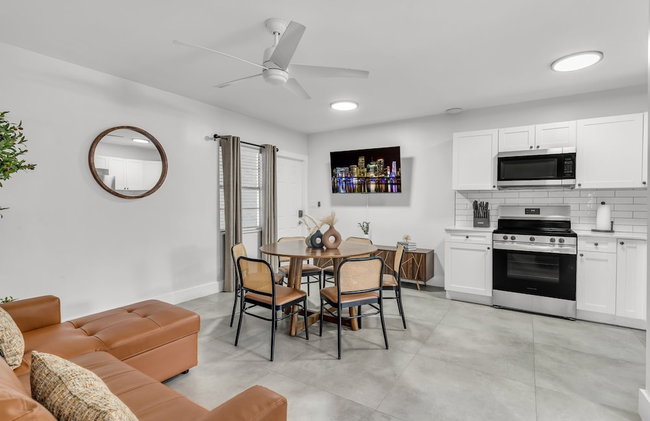 Bayview Regency Apartments By Lowkl - Photo 105