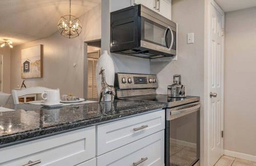 King Bed Suite, Fireside Hot Tub, Gameroom - Foto 11