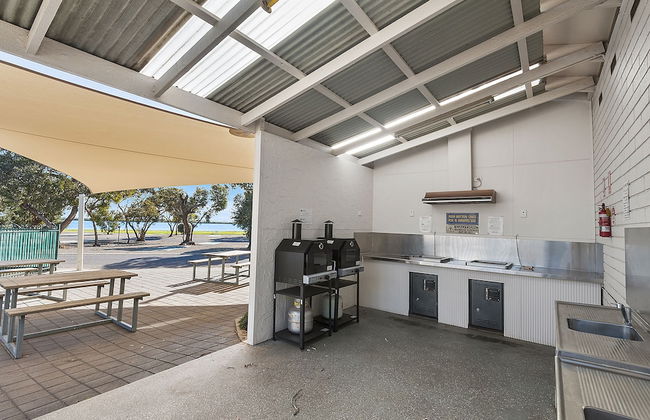 Port Broughton Tourist Park - Photo 54