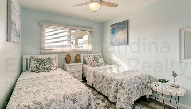 Rustic Theme Condo with Scenic Ocean View by RedAwning - Foto 4, Habitación