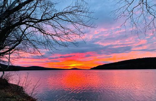 All Season Fun and Cozy Home in Island Falls, ME - Foto 13