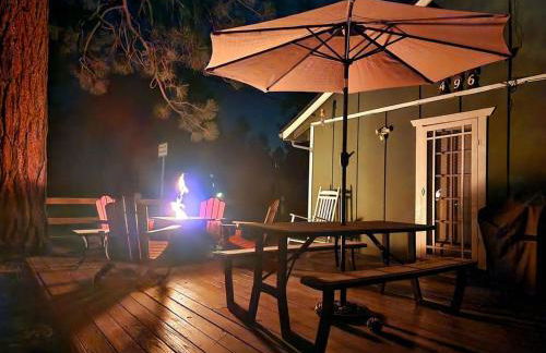 Bear Escapes II Affordable Luxury Cabin - Foto 27