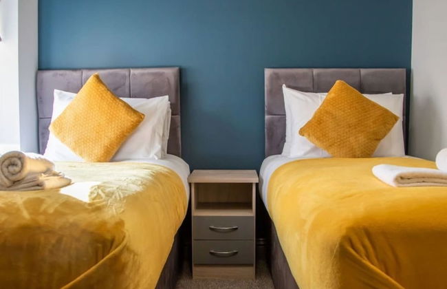 Immaculate 5-bed House in the City Centre Ashford - Photo 4