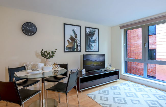 1 bedroom Apartment in London - Photo 6