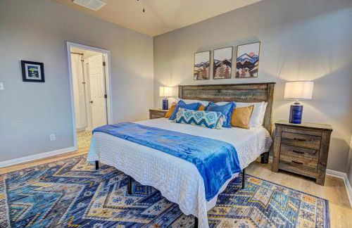 NEW Oak Lodge at Little Ranches 5 min to Square - Foto 13