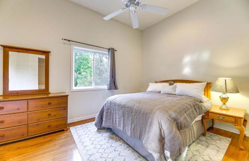 Large Yard with Pond Family Retreat in New Albany! - Foto 26