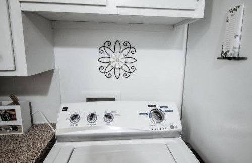 Fenced Lot W Home Gym plus Washer and Dryer - Foto 16