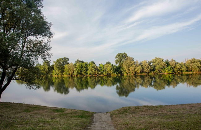 Amazing Chalet with Private Garden, Hot Tub, Sauna, Great Location by the River - Foto 26