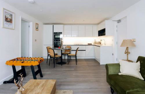 Stylish Seaside Stay - Spacious Ramsgate Apartment - New Build, Underfloor Heating, Perfect Location - Foto 3