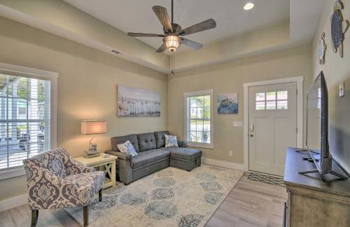 Ocean Isle Beach Home with Shared Lanai and Grill - Foto 6