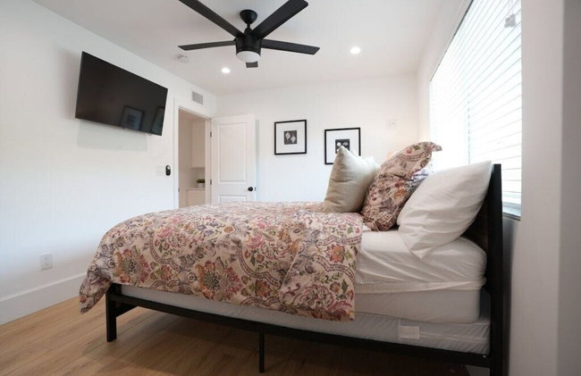 Coming Mid-April 2023! Beautifully upgraded two-story home with backyard oasis - Foto 11