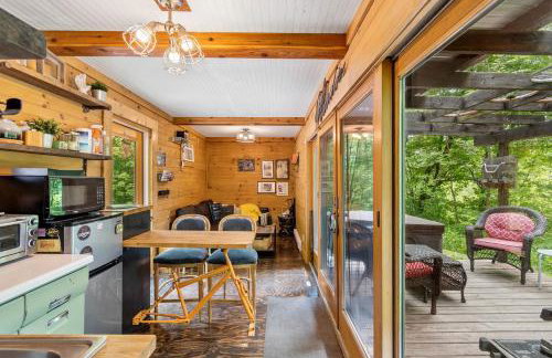 Unique Dover Accommodation with a Hot Tub Perfect for Glamping in Ohio - Foto 19