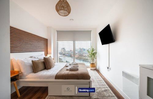 2BR Flat By Paul & Malin Properties Short Lets & Serviced Accommodation Salford - Foto 11