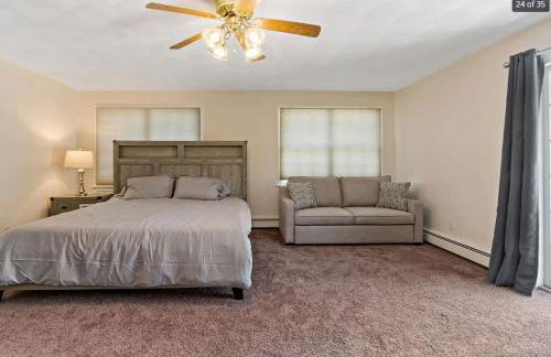 Entire Saunderstown Home with Pool - Foto 10