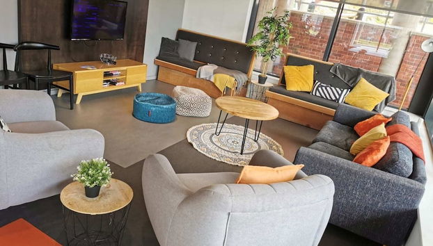 Coin salon dans le hall