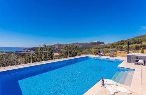 Villa Flora with a 53 sqm private pool with Cinema room with projector and 4 en-suite bedrooms - Foto 8