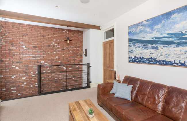 St Stephen Street Apartment - Photo 11