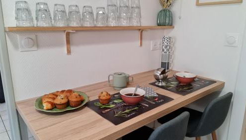 T2 55m² tout confort avec jardin. Cuisine et équipements neufs. Wifi TV parking - Photo 4