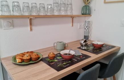 T2 55m² tout confort avec jardin. Cuisine et équipements neufs. Wifi TV parking - Photo 4